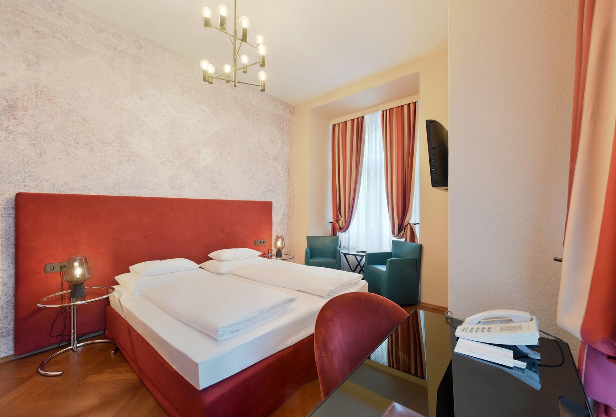 Boutique Hotel Dom - Rooms & Suites Грац Екстер'єр фото