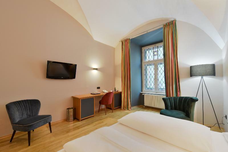 Boutique Hotel Dom - Rooms & Suites Грац Екстер'єр фото